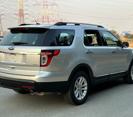 Silver Ford Explorer XLT 2014
