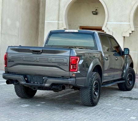 Черный Ford F 150 Raptor 2018 год
