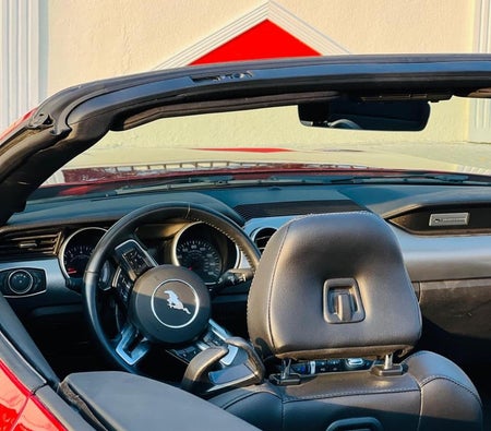 Красный металлик Ford Mustang Ecoboost Convertible 2023 год Красный металлик Ford Mustang Ecoboost Convertible 2023 год