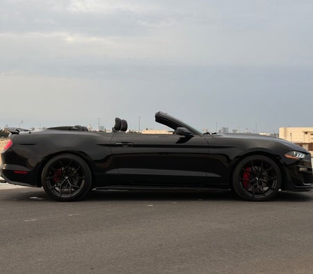 Black Ford Mustang 2015