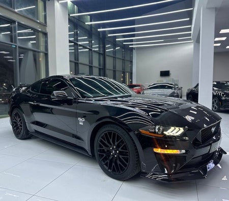 Black Ford Mustang GT 2018