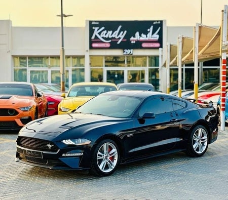 Черный Ford Mustang 2019 год Черный Ford Mustang 2019 год