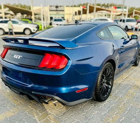 Голубой Ford Mustang 2022 год Голубой Ford Mustang 2022 год