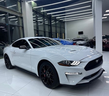 White Ford Mustang EcoBoost Premium 2022