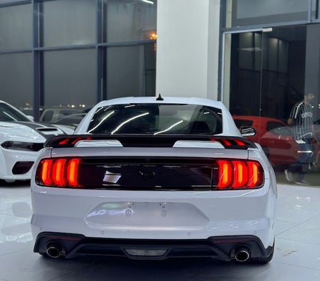 White Ford Mustang EcoBoost Premium 2022