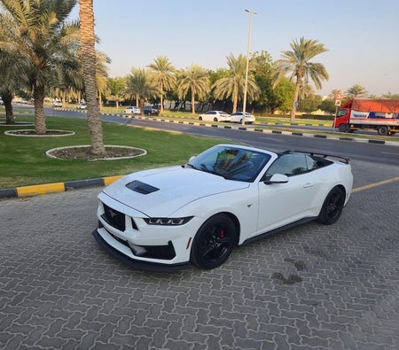 White Ford Mustang EcoBoost Premium 2024