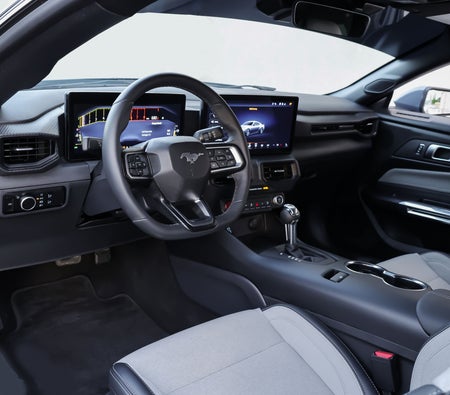 Mattblau Ford Mustang 2024