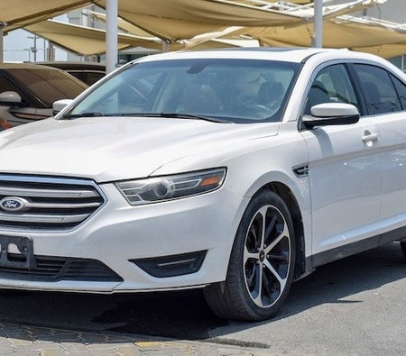 White Ford Taurus Limited 2015