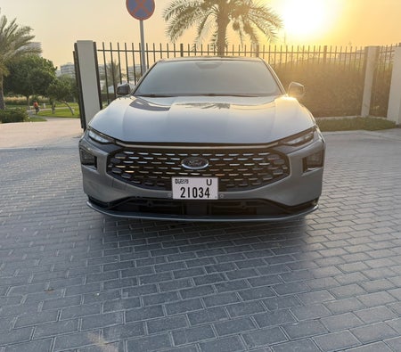 Серый Ford Taurus 2024 год Серый Ford Taurus 2024 год