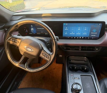 Серый Ford Taurus 2024 год Серый Ford Taurus 2024 год
