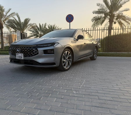 Серый Ford Taurus 2024 год Серый Ford Taurus 2024 год