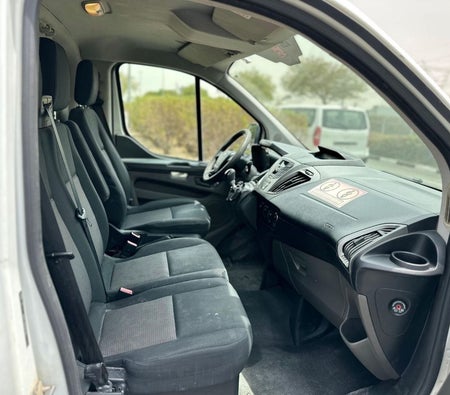 Белый Ford Transit 2020 год