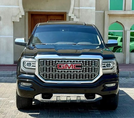 Черный GMC Sierra Denali 2016 год Черный GMC Sierra Denali 2016 год