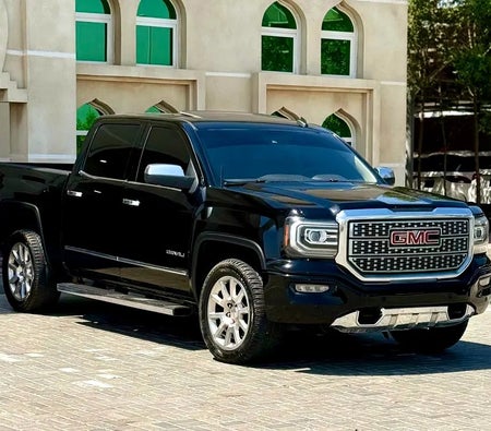 Черный GMC Sierra Denali 2016 год Черный GMC Sierra Denali 2016 год