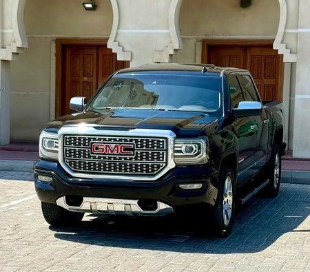 Черный GMC Sierra Denali 2016 год Черный GMC Sierra Denali 2016 год