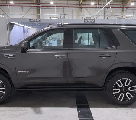 Gray GMC Yukon AT4 2021