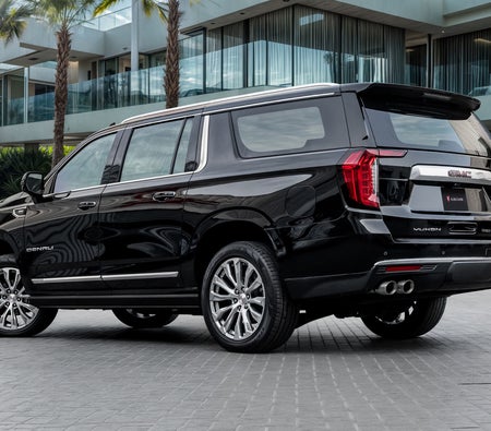 Black GMC Yukon Denali 2022