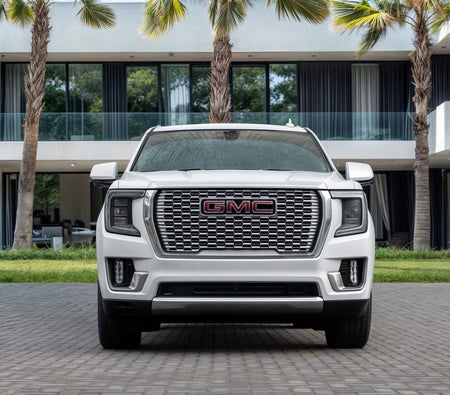 White GMC Yukon 2022