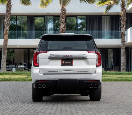 White GMC Yukon 2022