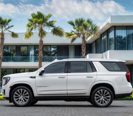 White GMC Yukon 2022