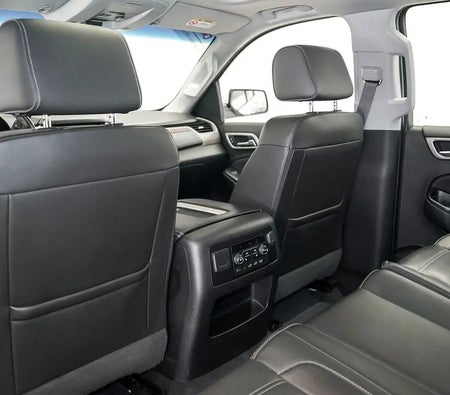 White GMC Yukon Denali 2019