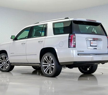 White GMC Yukon Denali 2019