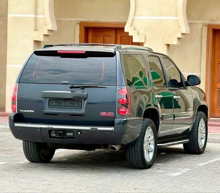 Gray GMC Yukon Denali 2008