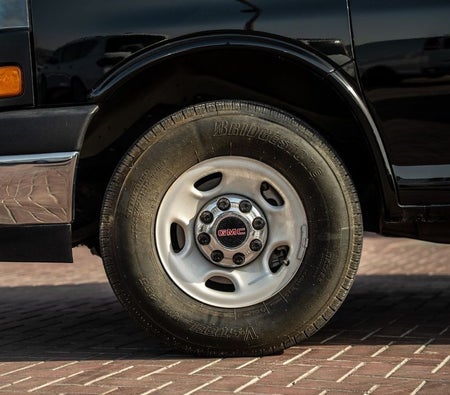GMC Savana 2023, photo 3 of 4
