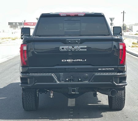 Black GMC Sierra 2500 HD Denali 2024