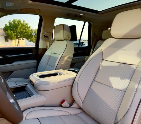 Black GMC Yukon Denali Black Edition 2024