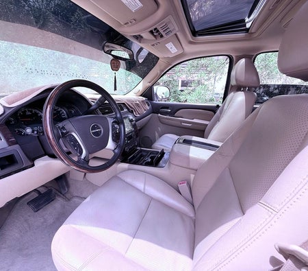 White GMC Yukon Denali 2009