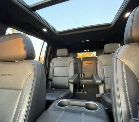 Black GMC Yukon Denali 2021