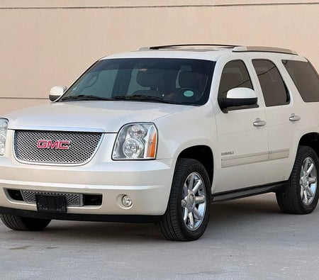 White GMC Yukon SLE 2013