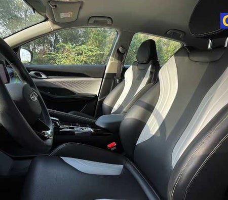 Weiß Geely Coolray 2025
