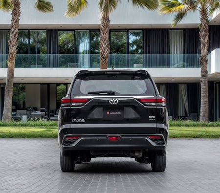 Schwarz Toyota Innova HYCROSS 2026 Schwarz Toyota Innova HYCROSS 2026