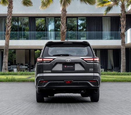 gris Toyota Innova HYCROSS 2026 gris Toyota Innova HYCROSS 2026