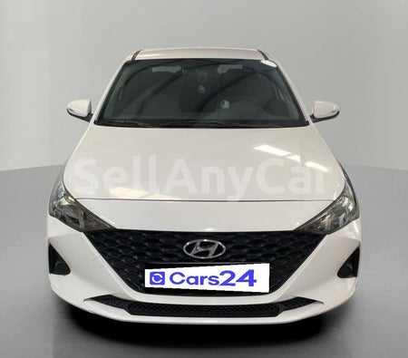 Weiß Hyundai Accent Smart 2021 Weiß Hyundai Accent Smart 2021