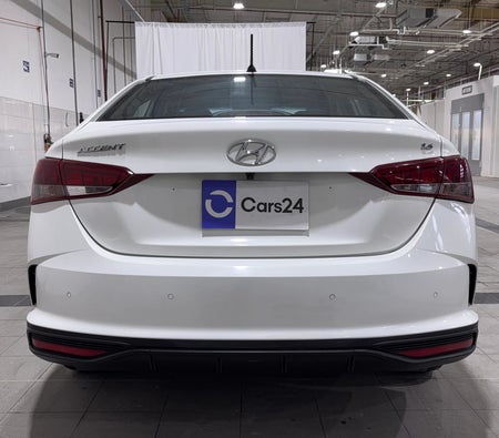 White Hyundai Accent Smart 2021
