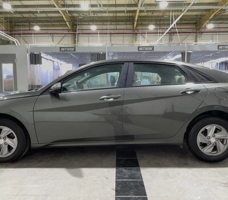 Gray Hyundai Elantra Smart 2024