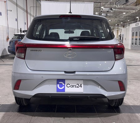 Silver Hyundai Grand i10 SMART PLUS 2025