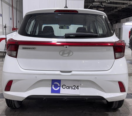 White Hyundai Grand i10 SMART PLUS 2024