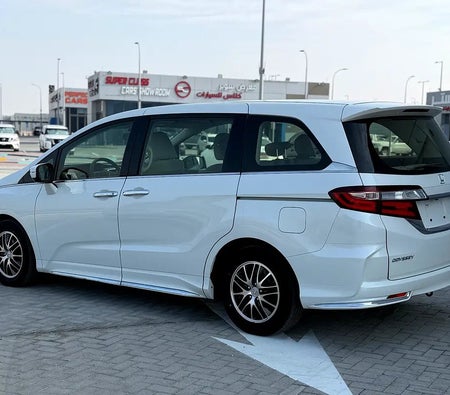 White Honda Odyssey 2020