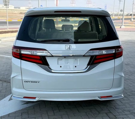 White Honda Odyssey 2020