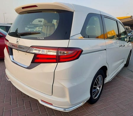 White Honda Odyssey 2020