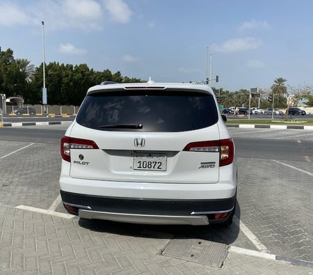 White Honda Pilot Touring AWD 2021