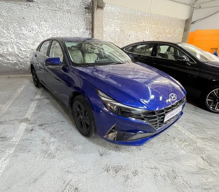 Blau Hyundai Elantra 2022