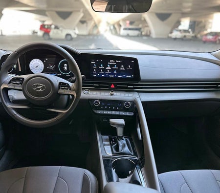 Hyundai Elantra 2023, photo 3 of 4