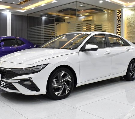 White Hyundai Elantra 2024