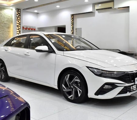 White Hyundai Elantra 2024