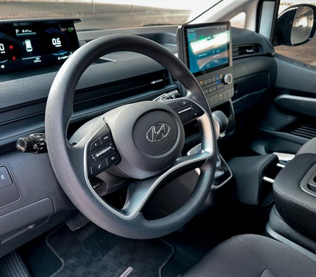 Black Hyundai Staria 9S 2024 Black Hyundai Staria 9S 2024